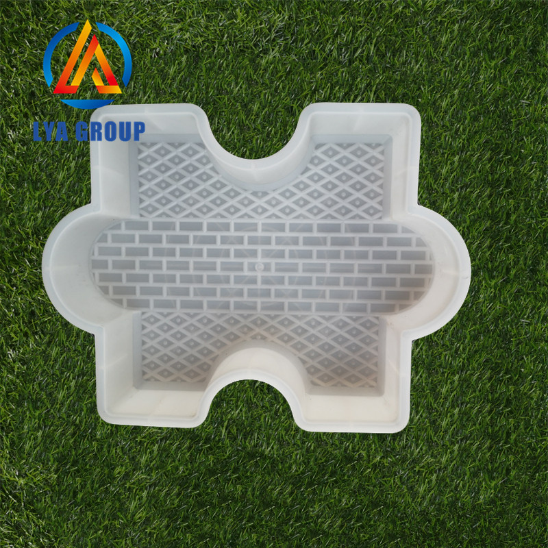 What are the advantages of plastic concrete interlocking tile mold?