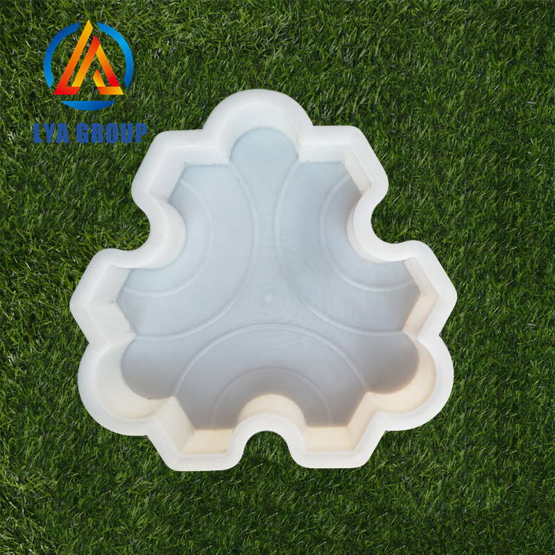 Features of plastic concrete paver mold