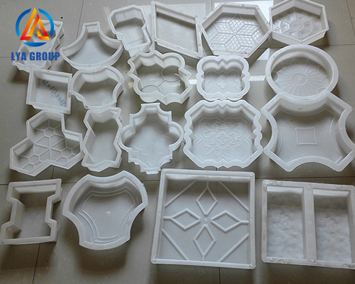 PLASTIC PAVER MOLD